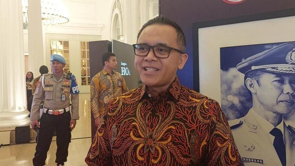 Bahlil dan Dito Ariotedjo Hadiri Malam Awards Hoegeng 2024